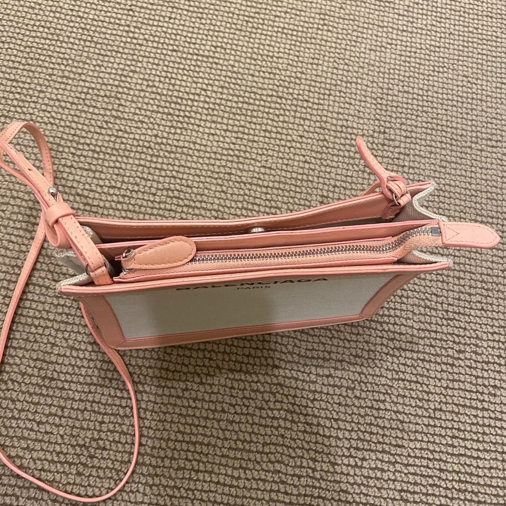 Balenciaga canvas and leather bag! - Picture 3 of 4